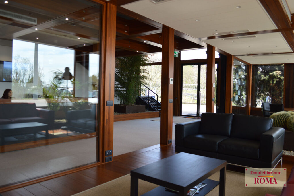 Foto dell'area relax ed ingresso del business Center Grande Raccordo Anulare