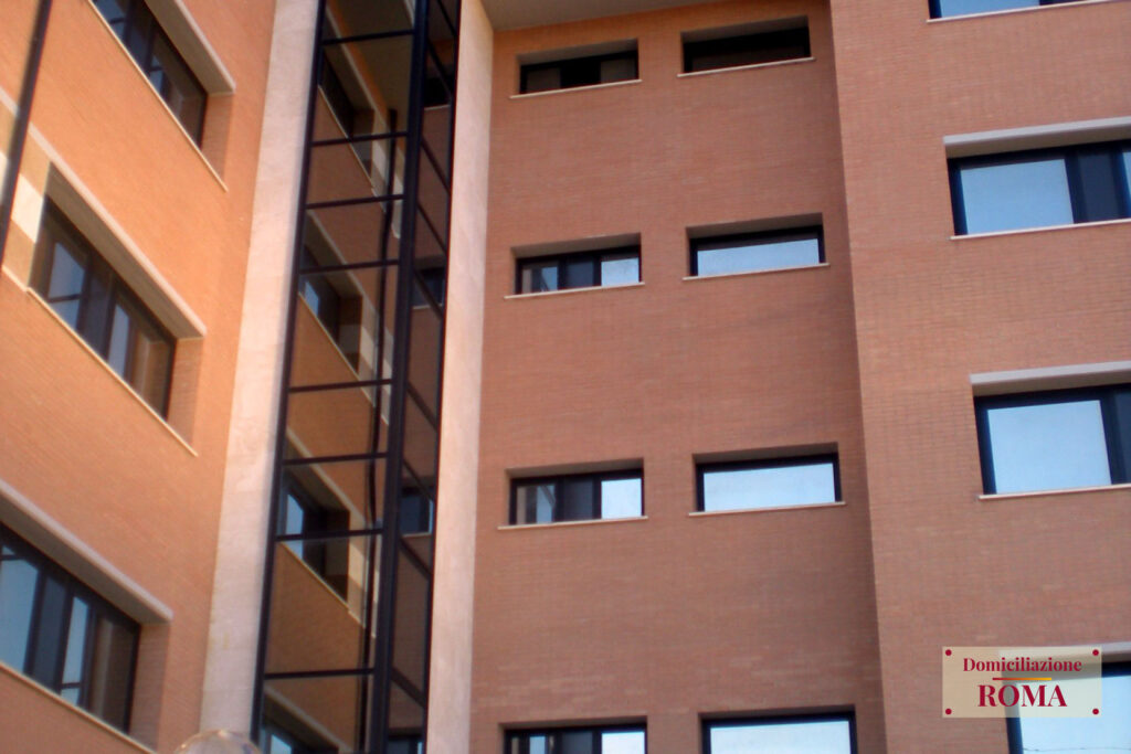 Foto di un particolare del palazzo di Eur Torrino Bonelli