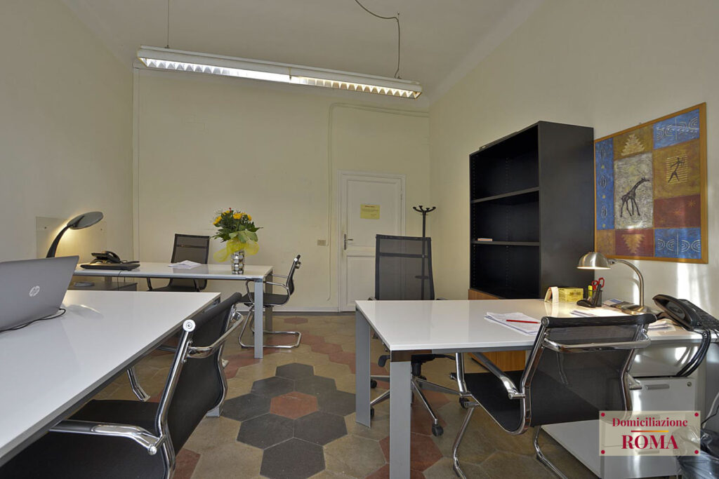 Foto di ufficio arredato temporaneo